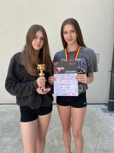 3. Platz: Sarah Haubenhofer u Marie Holzer von SMS-Hartberg